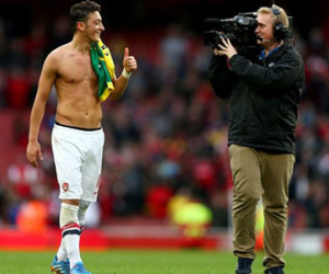 Fan Arsenal giận dữ vì lịch đấu bị thay đổi