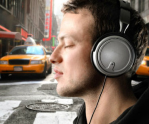 Nhiều người trẻ có nguy cơ điếc trước tuổi 60