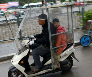Những kiểu chống rét khi đưa trẻ đến trường