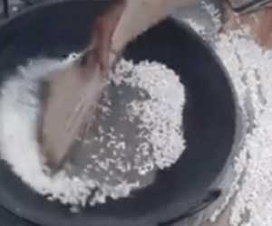 Sự thật về clip làm gạo giả như "ảo thuật" đang lan truyền chóng mặt trên mạng xã hội