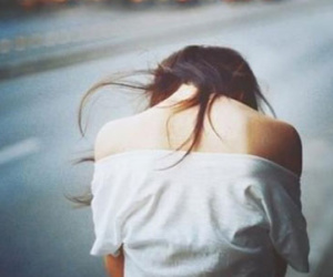 Anh bước xuống từ xe hơi và "phủi" sạch 10 năm mặn nồng