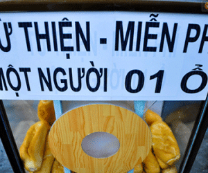 Chủ tiệm bánh mì từ thiện ở Sài Gòn: "Người ta đến gặp tôi và bật khóc vì bị hiểu nhầm là... tham"