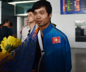 Công Phượng về nước chữa trị chấn thương