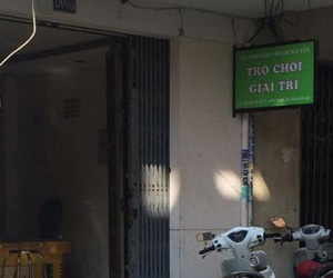 Kề kéo vào cổ người đàn ông cướp tài sản
