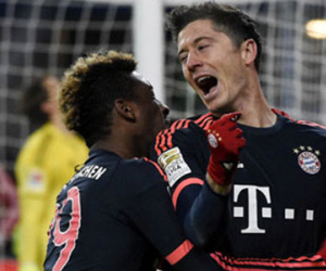 Lewandowski giải cứu Bayern bằng cú đúp vào lưới Hamburg