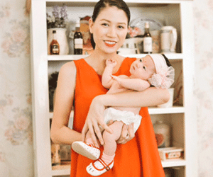 Ngỡ ngàng ảnh cận mặt con gái Trang Trần xinh như thiên thần