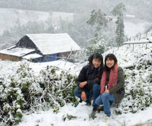 Người dân đổ xô lên ngắm tuyết, nhiều khách sạn ở Sa Pa "cháy phòng"