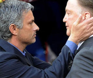 Mourinho đang rất háo hức, sao Van Gaal vẫn ngồi đó?