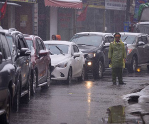 Tắc đường 10 km vì đoàn xe lên Sa Pa ngắm tuyết