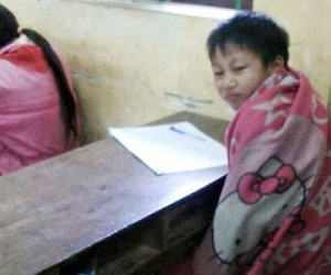 Vùng cao 0 độ C, học sinh quấn chăn đến lớp