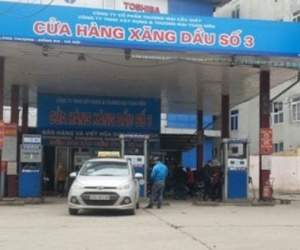 Giật mình vì xe 4,4 lít, nhân viên cây xăng thu tiền 6,1 lít