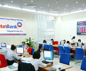 ATM “nghỉ tết” sớm, dân bực rút tiền ngân hàng đóng phí