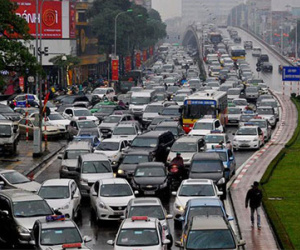 Hà Nội ùn tắc hơn 3 giờ trong mưa rét