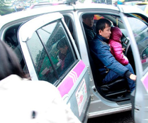 Mưa rét, đi cấp cứu suýt nguy kịch vì "cháy" taxi