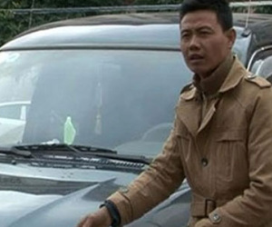 Tài xế chống đối chạy 30 km khi công an ở trên nắp capo