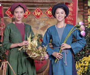 Ngô Thanh Vân, Hạ Vi chít khăn mỏ quạ, gói bánh đón Tết