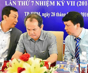 "Thay lãnh đạo VFF, bóng đá Việt Nam mới khá lên"