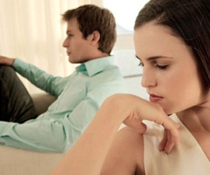 Vợ lao đầu vào tường vì không được về nhà mẹ ăn Tết