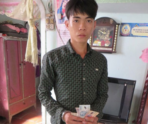 Xin nước uống rồi kề dao cướp tài sản