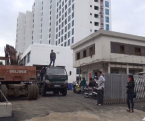 Đà Nẵng: Rơi máy chuyển vật liệu, 6 người thương vong