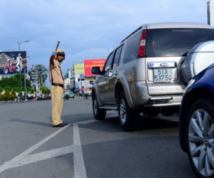 Cho CSGT quyền trưng dụng tài sản người dân là trái luật?