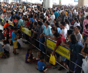 Hàng ngàn Việt kiều về ăn tết, sân bay kẹt cứng
