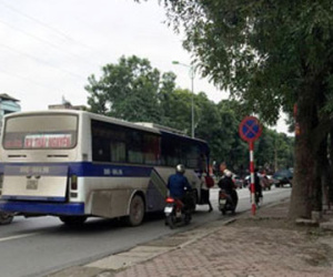 Bị nhồi nhét xe dịp Tết, hãy gọi 12 đường dây nóng