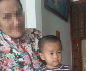 Bố mẹ đánh nhau, bỏ con cho người lạ 3 tháng