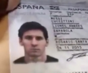 Cảnh sát bị phạt tù vì khoe hộ chiếu của Messi
