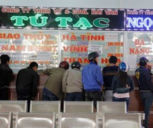Cháy vé ra phía Bắc, nhà xe ép khách bao trọn tuyến