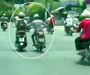 Nữ sinh kéo tên cướp điện thoại ngã khỏi xe máy
