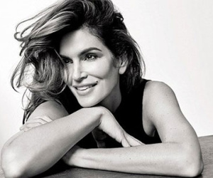 Siêu mẫu Cindy Crawford giải nghệ ở tuổi 50