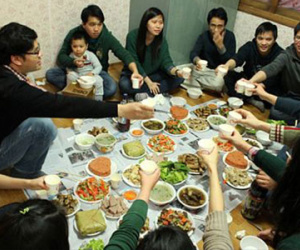 Bi hài những bữa tiệc tất niên của sinh viên