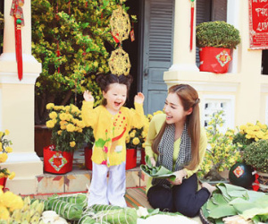 Elly Trần lần đầu chụp ảnh đón Tết cùng con gái