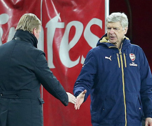 HLV Wenger quát nạt trọng tài, cãi nhau với đồng nghiệp