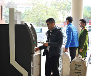 Giao dịch tăng đột biến, ATM tê liệt