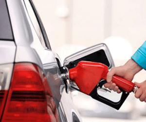 Hàng loạt ôtô đổ xăng A95 của Petrolimex đột ngột chết máy