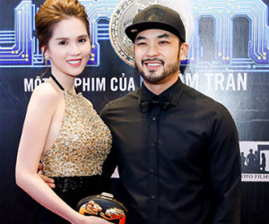 Ngọc Trinh khoe vòng eo hoàn hảo sánh đôi bên "bạn trai đại gia"