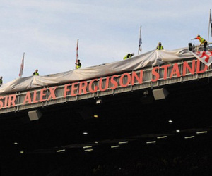 Man Utd đóng cửa khán đài Sir Alex Ferguson vì CĐV coi thường Europa League