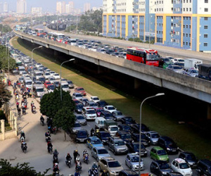 Cửa ngõ thủ đô kẹt xe kéo dài hàng cây số