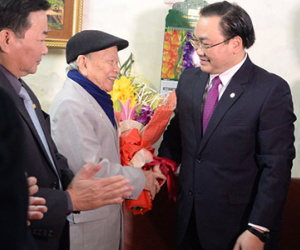 Ngày làm việc đầu tiên của tân Bí thư Thành ủy Hà Nội và TPHCM