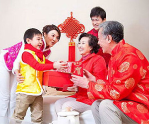 Chọn tuổi xông nhà cho tuổi khắc năm Bính Thân