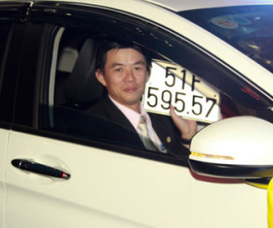Địa ốc thưởng Tết bằng ôtô