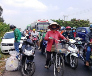 Đường về Miền Tây ùn tắc, tai nạn ngày cuối năm