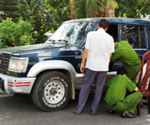 Ráo riết truy lùng nhóm hung thủ chặn xe ô tô sát hại người cầm lái