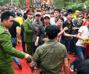 200 cảnh sát hóa trang chống trộm cắp ở lễ hội