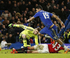 Costa cướp chiến thắng của Man Utd ở phút bù giờ