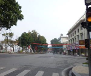 Đường phố Hà Nội, Sài Gòn vắng vẻ sáng mùng 1