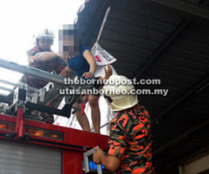 Malaysia giải cứu phụ nữ Việt định tự tử trên mái nhà