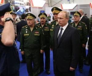 Putin đột nhiên cho 10 tướng lĩnh nghỉ việc